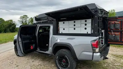 Toyota Tacoma TRD PRO — Pick-up 4x4 robuste avec cellule Alu-Cab aménagée — Miniature 8
