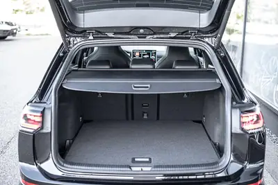 VW Golf Variant 2.0 R-Line 4Motion — Break familial performant, 204 ch, faible kilométrage — Miniatura 9