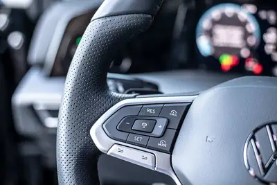 VW Golf Variant 2.0 R-Line 4Motion — Break familial performant, 204 ch, faible kilométrage — Miniatura 19