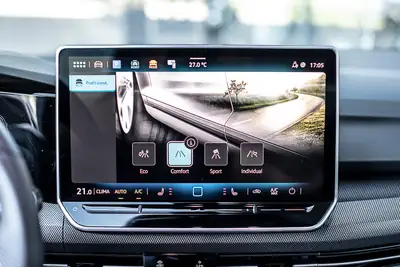 VW Golf Variant 2.0 R-Line 4Motion — Break familial performant, 204 ch, faible kilométrage — Miniatura 22