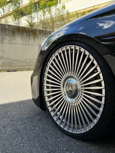 Mercedes-Benz S 450 Coupé 4Matic — Élégance sportive et technologie premium — côté