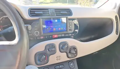 Fiat Panda 0.9 TwinAir Climbing 4x4 — Robustesse urbaine et tout-terrain à essence — Miniatur 7
