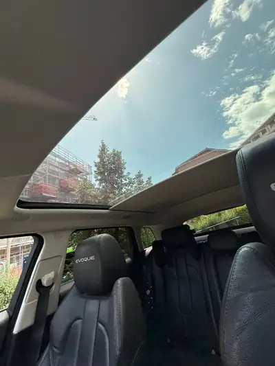 Land Rover Range Rover Evoque 2.2 TD4 — Élégance urbaine et polyvalence tout-terrain — détail