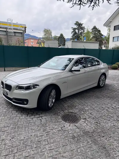 BMW 528i xDrive 2015 — Berline premium, motorisation fiable et équipements haut de gamme — side view