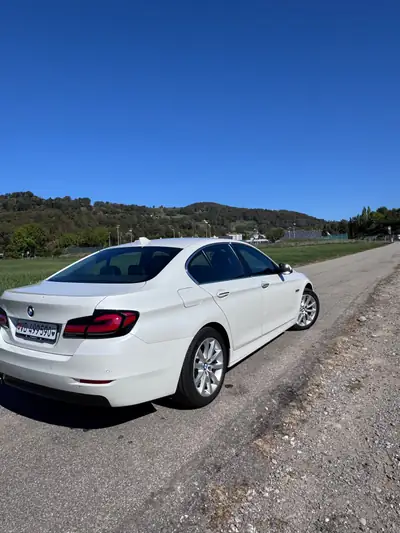 BMW 528i xDrive 2015 — Berline premium, motorisation fiable et équipements haut de gamme — interior