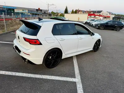 VW Golf R 8.5 2.0 TSI 4Motion — Performance 333 ch et traction intégrale — côté