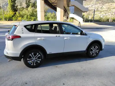 Toyota RAV-4 2.0i VMa Luna 2016 — SUV fiable, 4x4 intégral et faible kilométrage — exterior view
