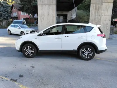 Toyota RAV-4 2.0i VMa Luna 2016 — SUV fiable, 4x4 intégral et faible kilométrage — rear view