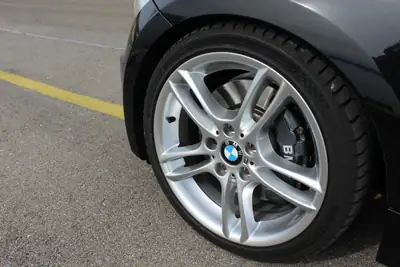 BMW 135i Cabriolet — Roadster sportif 306 ch, coupé découvrable iconique — Miniatur 11