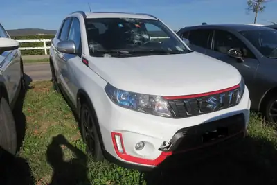 Suzuki Vitara 1.4 T Compact Top 4x4 — SUV polyvalent avec transmission automatique et 4 roues motrices — exterior view