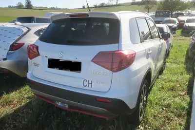 Suzuki Vitara 1.4 T Compact Top 4x4 — SUV polyvalent avec transmission automatique et 4 roues motrices — rear view