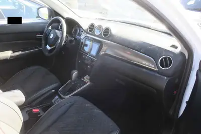 Suzuki Vitara 1.4 T Compact Top 4x4 — SUV polyvalent avec transmission automatique et 4 roues motrices — detail
