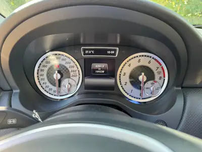 Mercedes-Benz Classe A 180 — Compacte élégante, motorisation fiable et consommation maîtrisée — intérieur