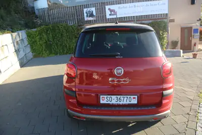 Fiat 500L 1.4 Cross — Polyvalent compact, faible kilométrage, intérieur noir sport — rear view
