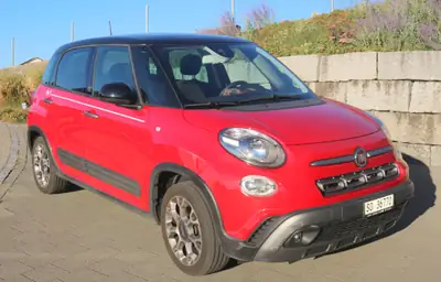Fiat 500L 1.4 Cross — Polyvalent compact, faible kilométrage, intérieur noir sport — exterior view