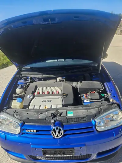 VW Golf 3.2 V6 R32 4motion — Berline sportive 240 ch, transmission manuelle — arrière