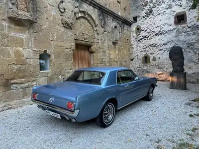Ford Mustang Coupé 1966 — Légende américaine, contrôle technique neuf — Innenraum