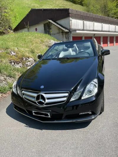 Mercedes-Benz E 250 Cabriolet — Élégance décapotable, moteur économe et kilométrage minime — arrière