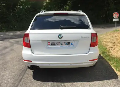 Skoda Superb 1.8 TSI Elegance — Monospace familial premium avec moteur neuf et équipements haut de gamme — intérieur