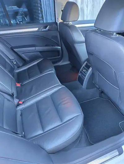 Skoda Superb 1.8 TSI Elegance — Monospace familial premium avec moteur neuf et équipements haut de gamme — détail