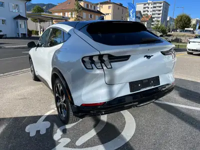 Ford Mustang MACH-E Premium AWD 88 kWh — SUV électrique haute autonomie, batterie 93% — arrière