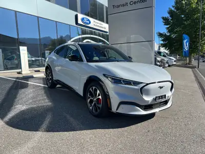 Ford Mustang MACH-E Premium AWD 88 kWh — SUV électrique haute autonomie, batterie 93% — vue extérieure