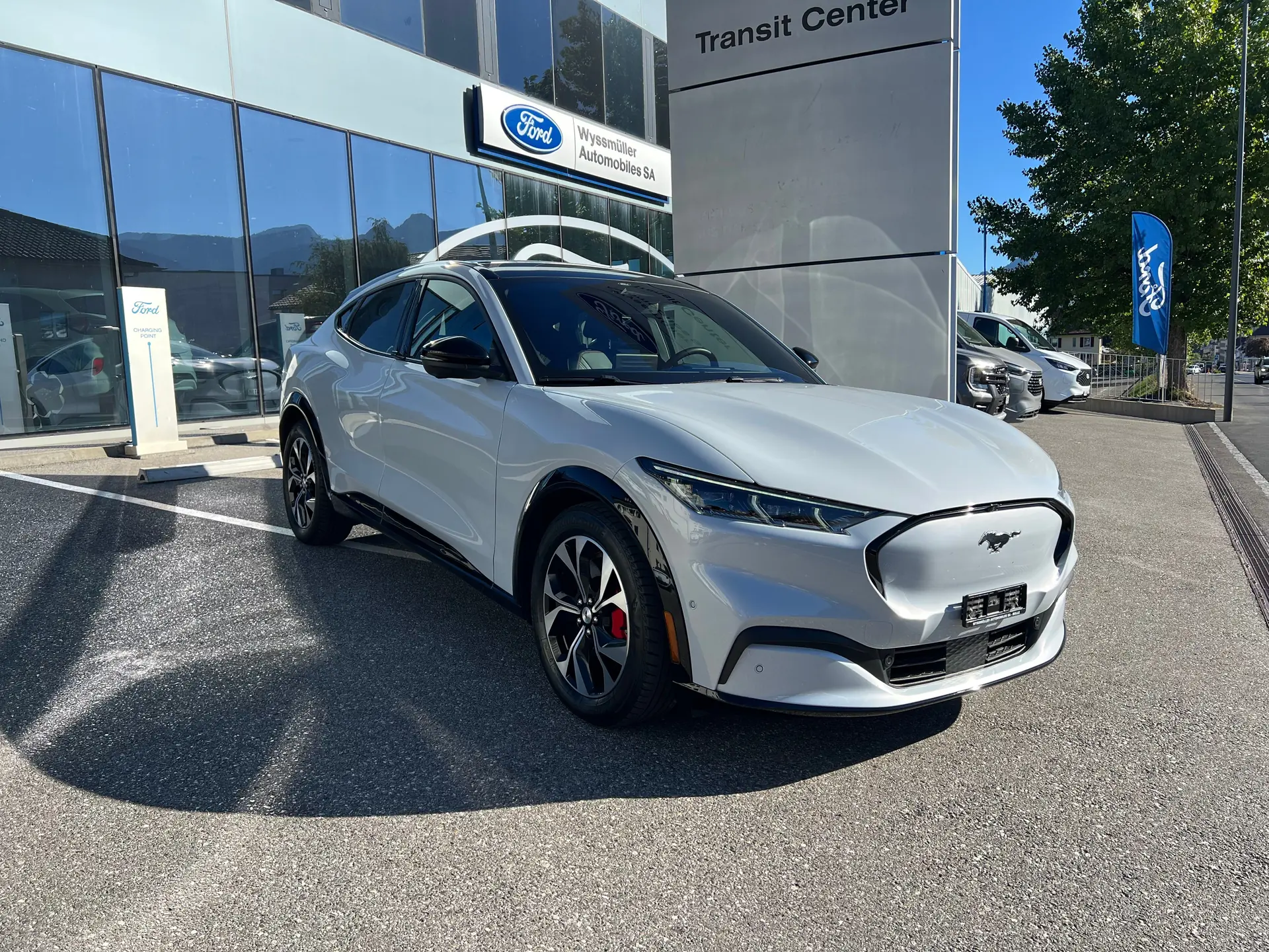 Ford Mustang MACH-E Premium AWD 88 kWh — SUV électrique haute autonomie, batterie 93%