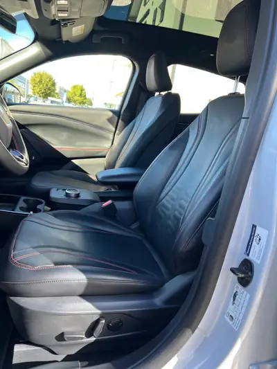 Ford Mustang MACH-E Premium AWD 88 kWh — SUV électrique haute autonomie, batterie 93% — détail