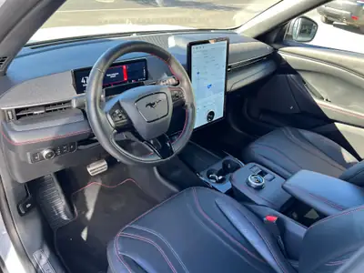 Ford Mustang MACH-E Premium AWD 88 kWh — SUV électrique haute autonomie, batterie 93% — tableau de bord