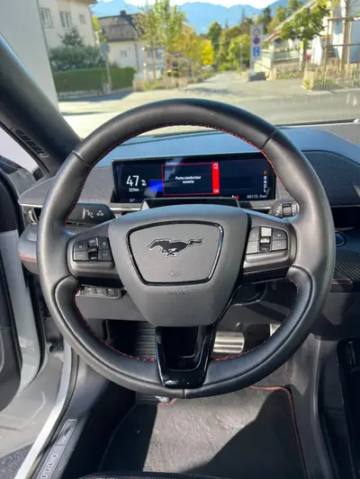 Ford Mustang MACH-E Premium AWD 88 kWh — SUV électrique haute autonomie, batterie 93% — Miniature 9