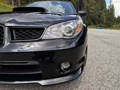 Subaru Impreza 2.5 Turbo WRX — Légende sportive signée Alain Prost — detail