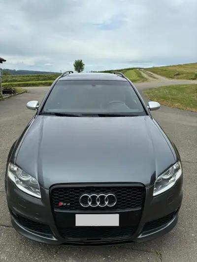 Audi RS4 4.2 V8 Quattro — Break haute performance, 420 ch et transmission manuelle — Seitenansicht