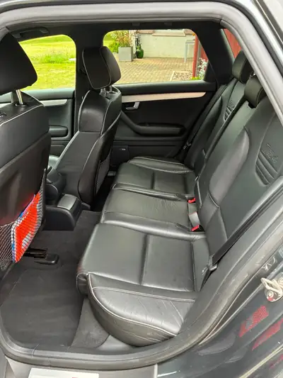 Audi RS4 4.2 V8 Quattro — Break haute performance, 420 ch et transmission manuelle — Detail