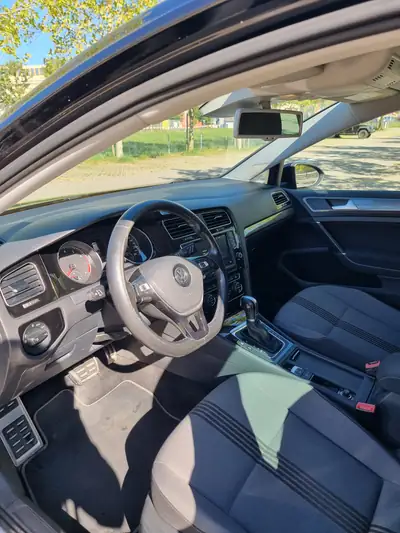 VW Golf 1.4 TSI 150 Allstar DSG — Monospace fiable avec boîte auto et équipements premium — intérieur