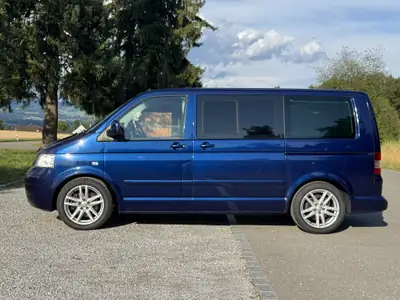 VW T5 3.2 V6 Highline 4motion — Monospace spacieux avec transmission intégrale et moteur V6 performant — vista esterna