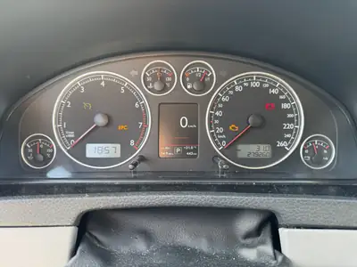 VW T5 3.2 V6 Highline 4motion — Monospace spacieux avec transmission intégrale et moteur V6 performant — Miniatura 8