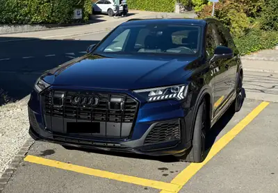 Audi Q7 50 TDI S Line — SUV 7 places premium, entretien AMAG complet — exterior view
