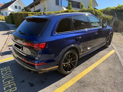 Audi Q7 50 TDI S Line — SUV 7 places premium, entretien AMAG complet — rear view