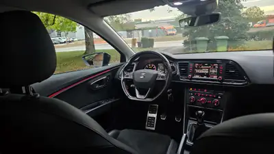 SEAT Leon 1.8 TSI 180 ch — Sportive affutée avec préparation complète et équipements premium — intérieur