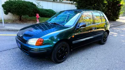 Toyota Starlet 1.3 1998 — Citadine automatique climatisée, sans accident — Heckansicht