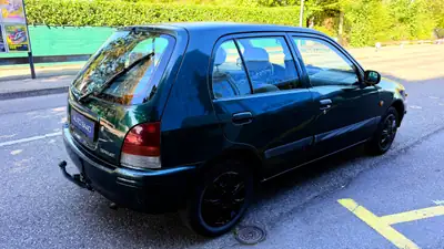 Toyota Starlet 1.3 1998 — Citadine automatique climatisée, sans accident — Innenraum