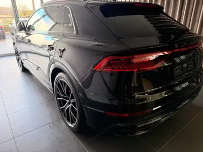 Audi Q8 55 TFSI Black Edition — SUV coupé premium, 340 ch et hivernales incluses — side view