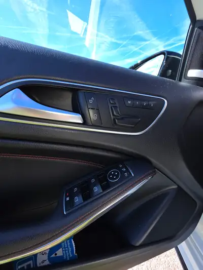 Mercedes-AMG A 45 4MATIC — 360 ch de pure performance, 125 000 km — interior