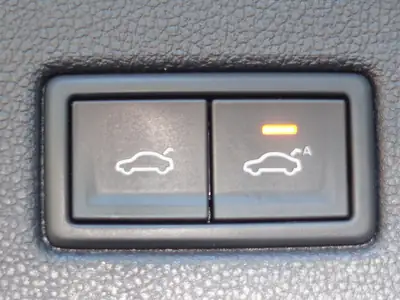 VW Tiguan 1.4 TSI Comfortline 4Motion — SUV polyvalent, traction intégrale, consommation maîtrisée — Miniature 18