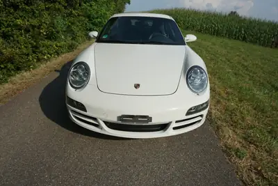 Porsche 911 Carrera 3.6 — Légendaire coupé sport avec faible kilométrage — vista posteriore