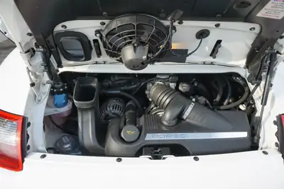 Porsche 911 Carrera 3.6 — Légendaire coupé sport avec faible kilométrage — Miniatura 9