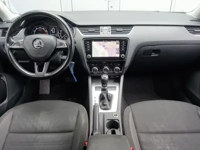 Skoda Octavia Combi 1.5 TSI — Break spacieux, moteur turbo efficient, sans accident — Miniature 11