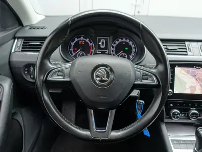 Skoda Octavia Combi 1.5 TSI — Break spacieux, moteur turbo efficient, sans accident — Miniature 12