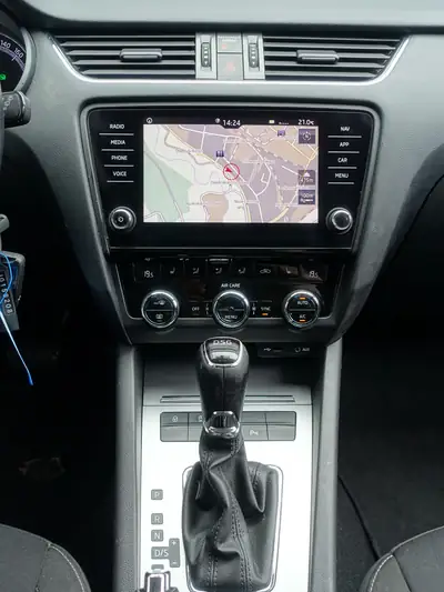 Skoda Octavia Combi 1.5 TSI — Break spacieux, moteur turbo efficient, sans accident — Miniature 13