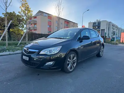 Opel Astra 1.4 J 2011 — Berline fiable et économique, 185'000 km — exterior view